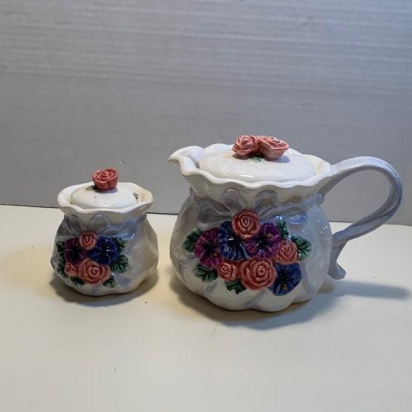 Vintage floral relief tea pot & sugar bowl with roses and blue ribbon - Picture 1 of 7